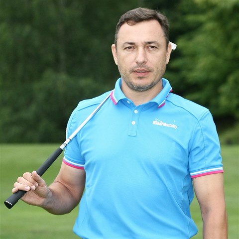 Marek Dvok je vniv golfista.