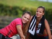 Kristýna Kolocová (vlevo) a Markéta Sluková, druhdy známý volejbalový pár Kiki...