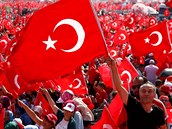 Prodej tureckých vlajek kvli demonstracím rekordn stoupl.