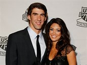 Phelps se svojí snoubenkou Nicole. Pvabný pár.
