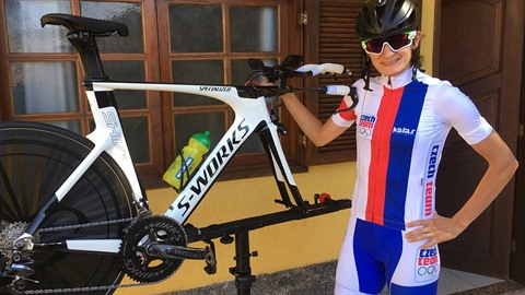 Martina Sáblíková eká v Brazílii, zda ji pustí na start cyklistického závodu.