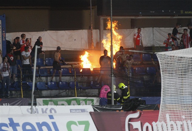 Dva zápasy, dvakrát problém. Fanouci Slavie v této sezon ádili pi ligových...