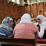 Muslimky v evangelickm kostele na nmst Jiho z Podbrad.