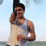 Dal fotkou na Andrejov profilu je snmek s pistol a pivem. Tak takhle se...