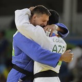 Judo je sport gentlemanů, proto po finále přišla gratulace od poraženého.