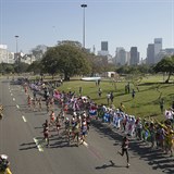 Maraton v Riu se běžel ve velmi teplém počasí.