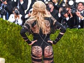 Odváný model z poátku kvtna 2016. Madonna je poád sexy kost.