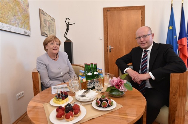 Bohuslav Sobotka pivítal Angelu Merkelovou.