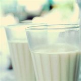Mléko, kvůli laktóze - platí to i pro sýr.