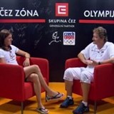 Jaromír Bosák při rozhovoru s atletkou Zuzanou Hejnovou.