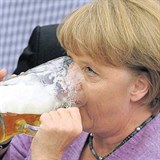 Dnes už si Merkelová dopřává alkohol jen příležitostně.