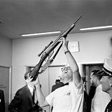 Italsk puka Carcano, kterou ml Oswald zastelit prezidenta Kennedyho. Mohl...