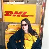 Triko DHL jako mdn trend.