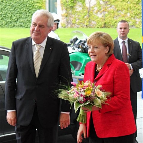 Nmeck kanclka Angela Merkelov se opt setk s eskm prezidentem Miloem...