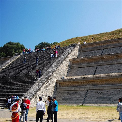 Pyramida v Mexiku bo mtus o tom, e nejvt podobn stavba je Cheopsova...