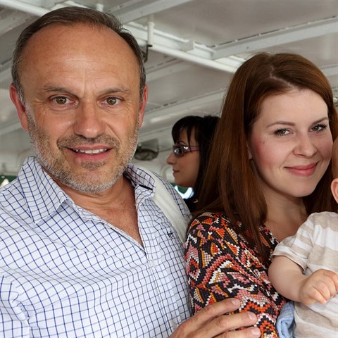 Karel Zak se svou novou rodinou, partnerkou Adlou a synem Karlem.