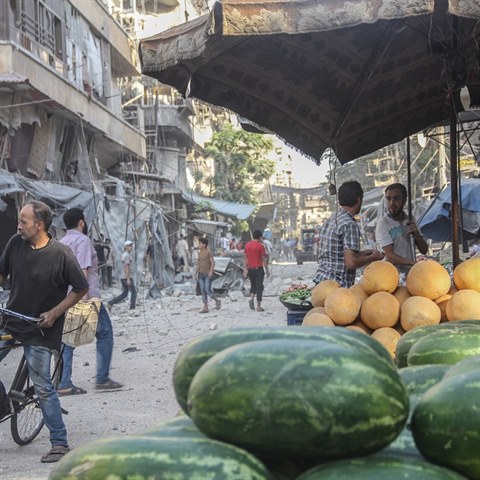 ivot mezi troskami - realita Aleppa.