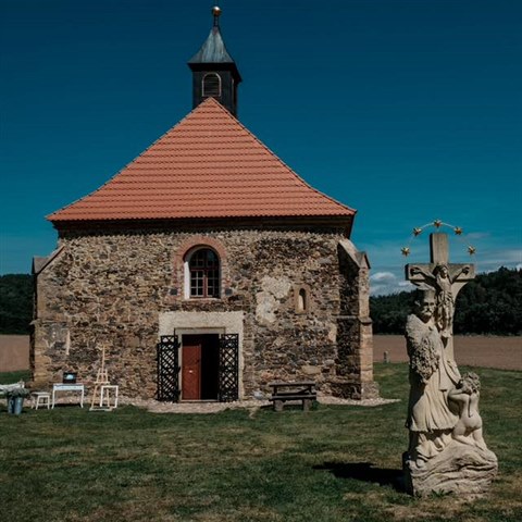 Malebn kostelk na Plzesku, ve kterm se svatba odehrla.