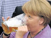Dnes u si Merkelová dopává alkohol jen píleitostn.