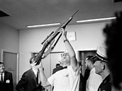 Italská puka Carcano, kterou ml Oswald zastelit prezidenta Kennedyho. Mohl...