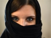 eka se stala muslimkou, aby v meitách poskytovala informace tajným slubám.