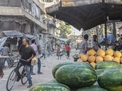 ivot mezi troskami - realita Aleppa.