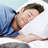 Pro nejlepší spánek je ideální usínat kolem desáté hodiny večer.
