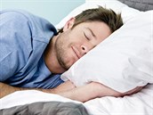 Pro nejlepí spánek je ideální usínat kolem desáté hodiny veer.