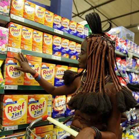 Fotograf Bjorn Persson zachytil africkou enu v supermarketu.