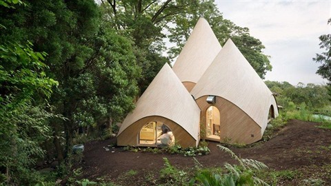 Tuhle chatiku postavil japonský architekt pro dv eny v dchodu.