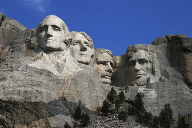 Mount Rushmore pat k nejvenjm pamtkm americkho nroda. Stoj za nm...