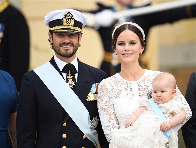 Britský princ William s chotí Kate a malým princem Georgem mají co do...