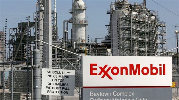 Ropný gigant Exxon Mobil žaluje EU, chce tak zarazit daň z mimořádných zisků