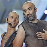 Janek Ledeck a Jakub Kohk jako duo vstednch Brit Right Said Fred.