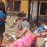 ena se zbran vydsila turisty u baznu na ostrov Fuerteventura.