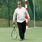 Roman Skamene na tenisovém turnaji hvězd.