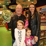 Petr Janda s manelkou Alic a dvma dcerami.