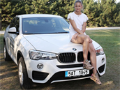 Karolína vnovala luxusní BMW své mamince.