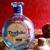 Tequilla Don Julio Blanco je vegansk tequilla 100% z agve.