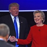 Podle odbornk je pomyslnm vtzem debaty Clintonov, ani ona se ale pli...