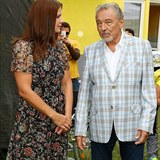 Karel Gott a jeho mluv Aneta Stolzov.