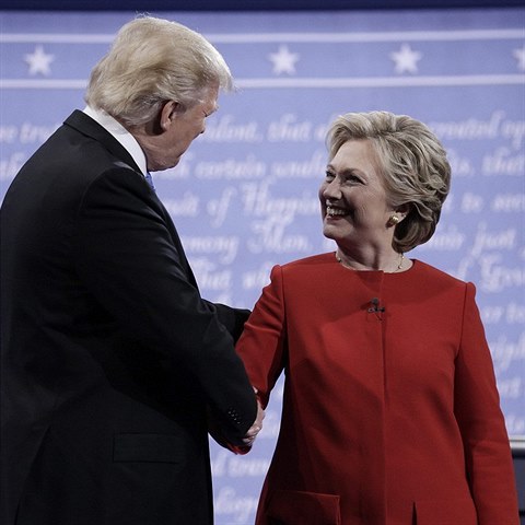 Hillary a Trump se utkali v prvn debat prezidentskch kandidt.