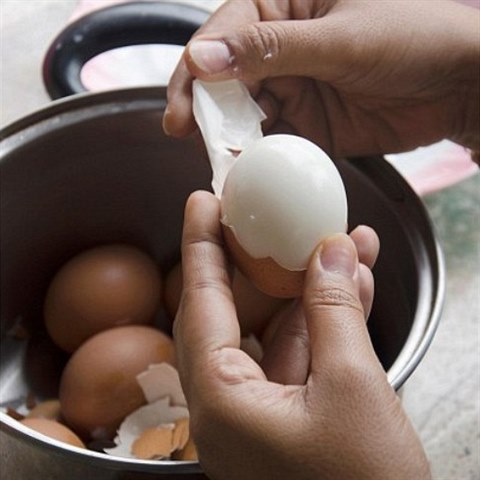 Jak na to, aby se uvaen vejce snadnji loupalo?