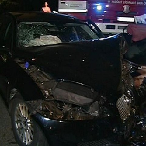 Luxusn limuzna Jaguar nehodu ustla. Auto je sice na odpis, ale jeho...