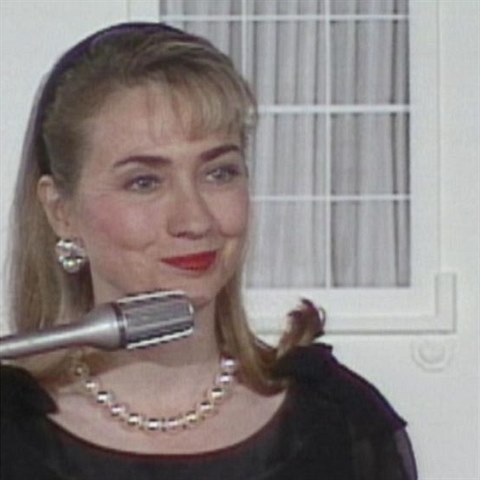 Clintonov v 90. letech oznaila Flowersovou za lhku a podvodnici. Pesto ale...