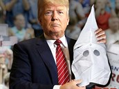 Trumpovy nepiznané pletky s Ku Klux Klanem se staly námtem mnoha vtipných...