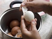 Jak na to, aby se uvaené vejce snadnji loupalo?