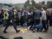 Uprchlíci se zaali bouit poté, co se dozvdli, e moná budou pepraveni do...