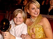 Iveta Bartoová se synem Arturem v roce 2009.