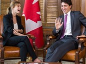Emma se nedávno setkala s kanadským premiérem, feákem Justinem Trudeauem. Body...
